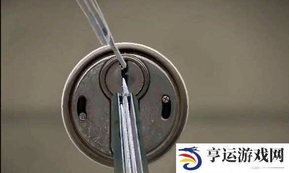 消逝的光芒怎么开锁 消逝的光芒怎么扔爆竹