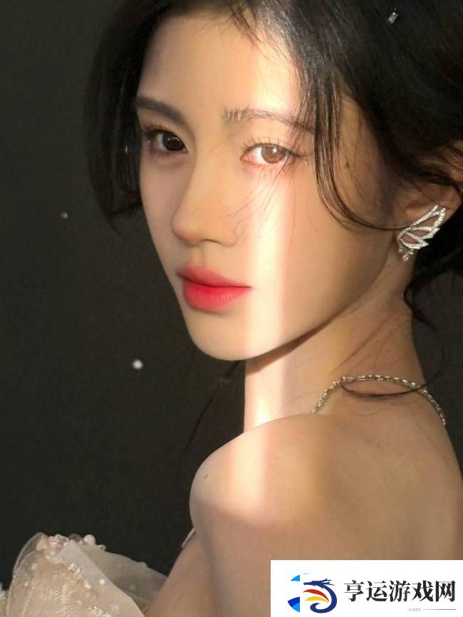 鞠婧祎五官精致玲珑眉眼如画-宛若花仙子甜美动人