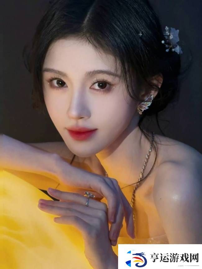 鞠婧祎五官精致玲珑眉眼如画