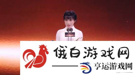 李子柒亮相微博之夜 身着自制螺钿羽衣 造型绝美