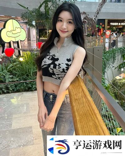 中午妈妈在厨房做饭的艺术：如何将简单食材变成舌尖上的美味！