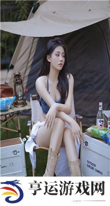 兰姨捂着嘴怕发出声音吵到：深切关怀与尊重