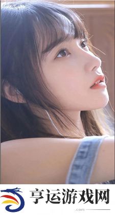 夫妻二人看电视剧：二人世界的温馨与共享