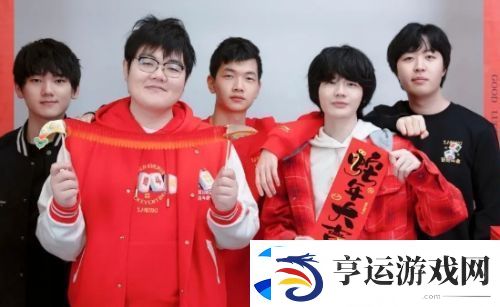LPL冠军选手赛场多次失误-被曝因失恋而不在状态-友：赶紧换人