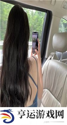 靠逼视频：流行与争议