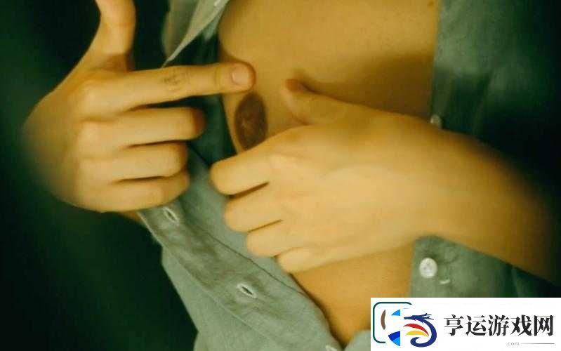男生把头伸进衣服里吃胸是一种什么样的体验