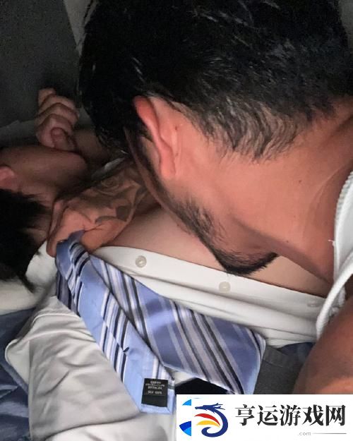 梦见老公亲乳头喷奶水：梦境深处的情感解读