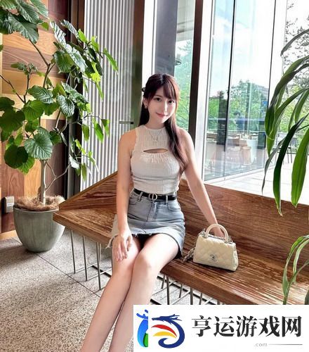 公车上忘穿内裤被挺进 + 网友：情感与道德的碰撞，引发热议