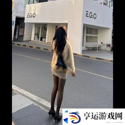 老阿姨最后的巅峰视频，网友：这个瞬间让人泪目不已!