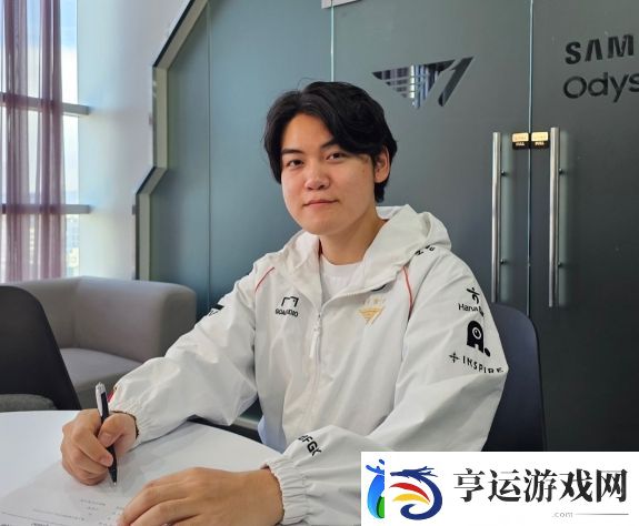 为姑妈招魂！T1超话怒斥首局落败：4BAN-AD打成这样！小AD只会捡人头